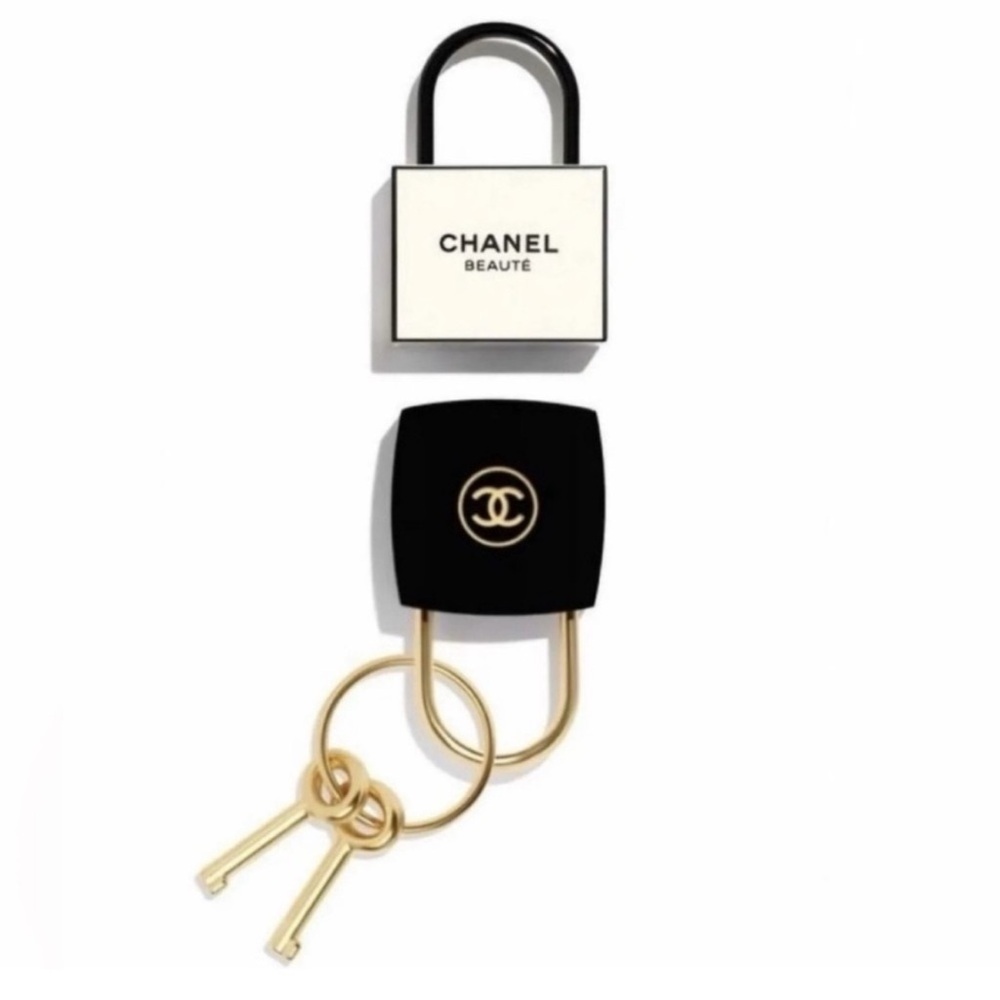 NIB CC Key chain beauty
